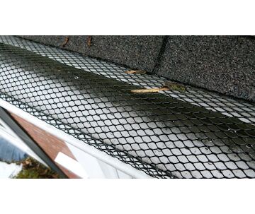 Strend Pro 256837 Lapač listí , síť na okapy, 16x600 cm, 16 klipů